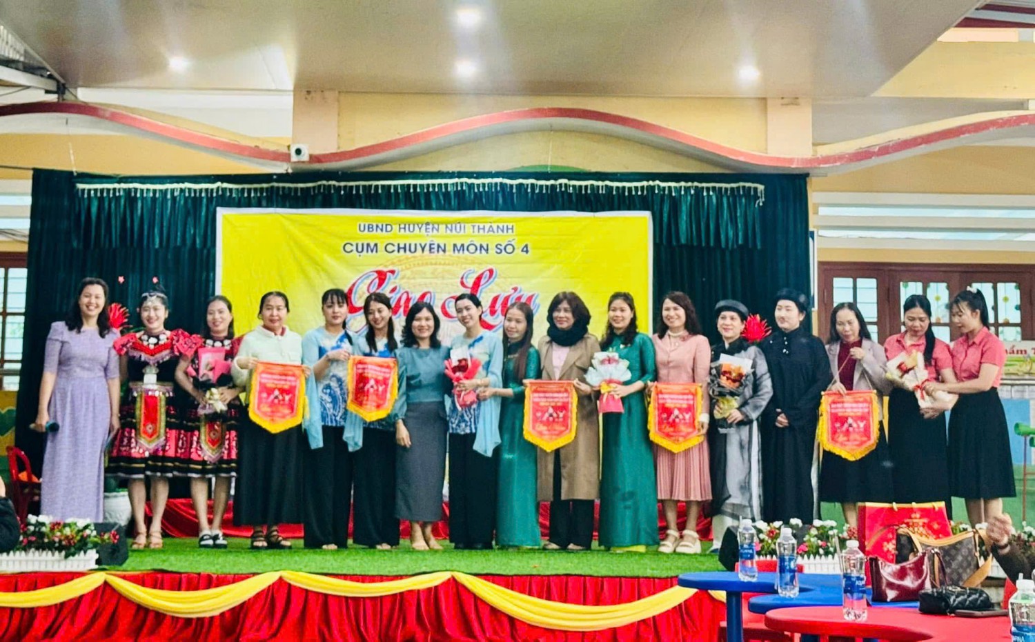 Sinh hoạt chuyên môn cụm số 4 chủ đề "Giáo viên mầm non đa tài"