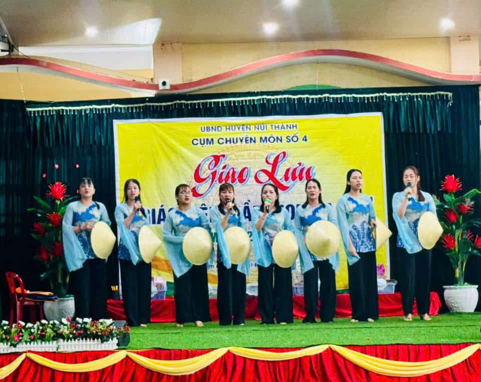 Phần chào hỏi của trường Hồng Phúc