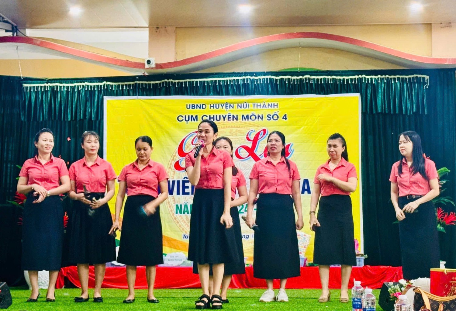 Phần chào hỏi của trường Sao Mai